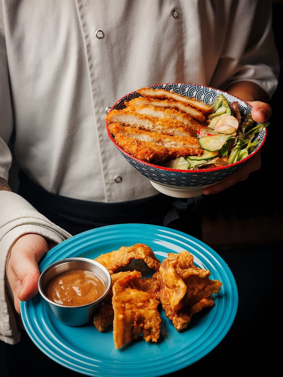 A katsu rice bowl served with crisp fried chicken and dipping sauce